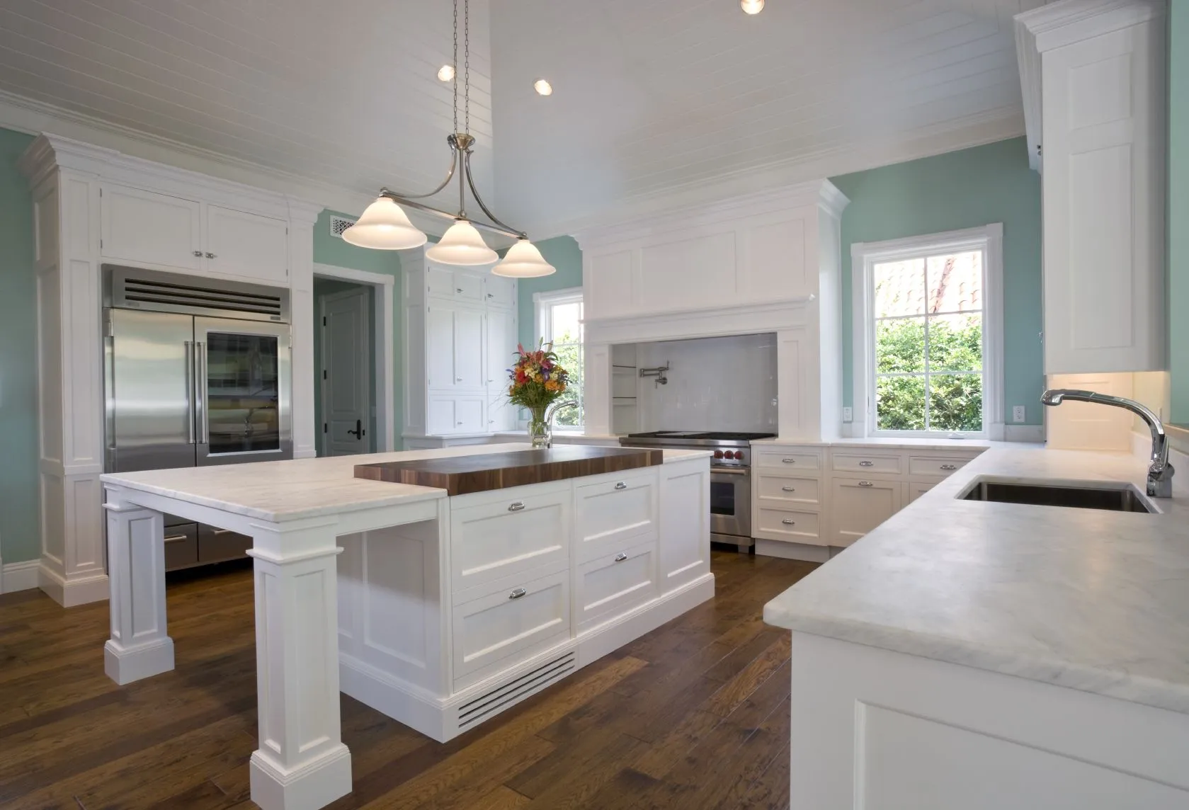 Why Ontario Homeowners Prefer Custom Wood Kitchen Cabinets
